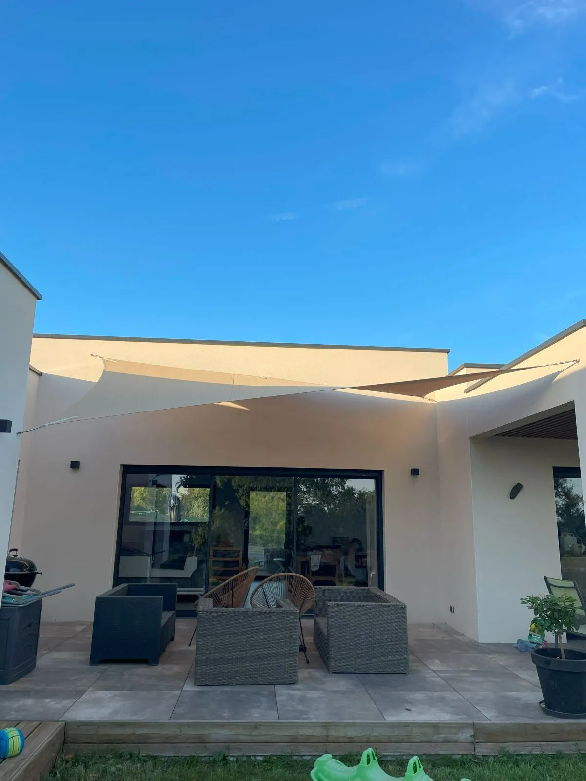 Voile d'ombrage rectangle prête à installer