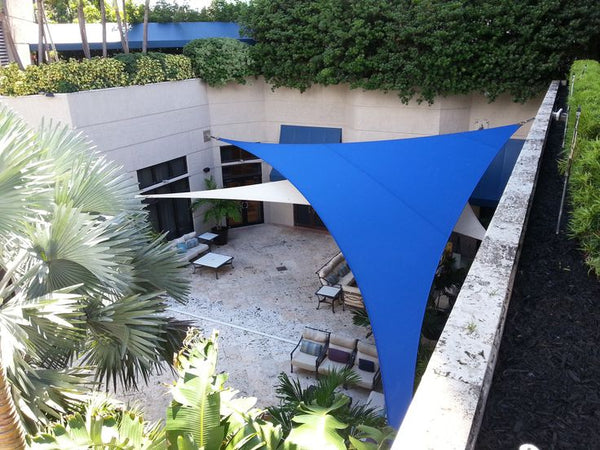 Voile d'ombrage triangulaire anti-UV 98% coloris variés